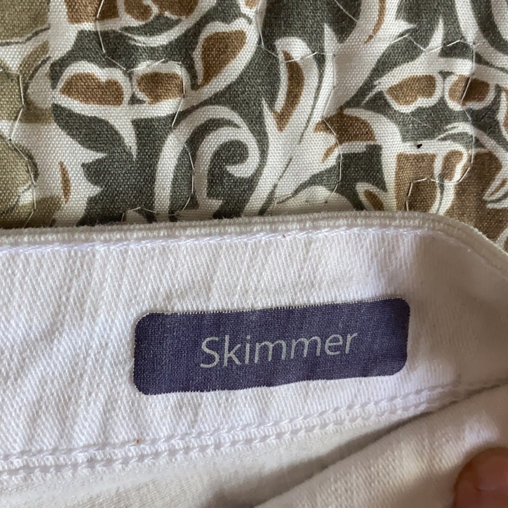 GLORIA VANDERBILT Skimmer Capris - Picture 5 of 10